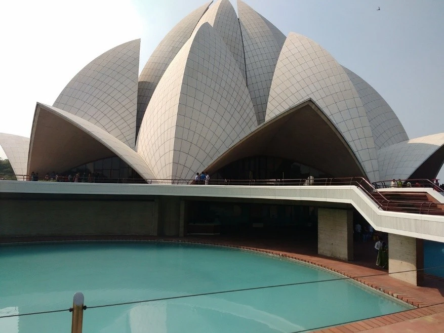Lotus Temple – Spiritual Landmark in Delhi’s Top 10 One Day Destinations