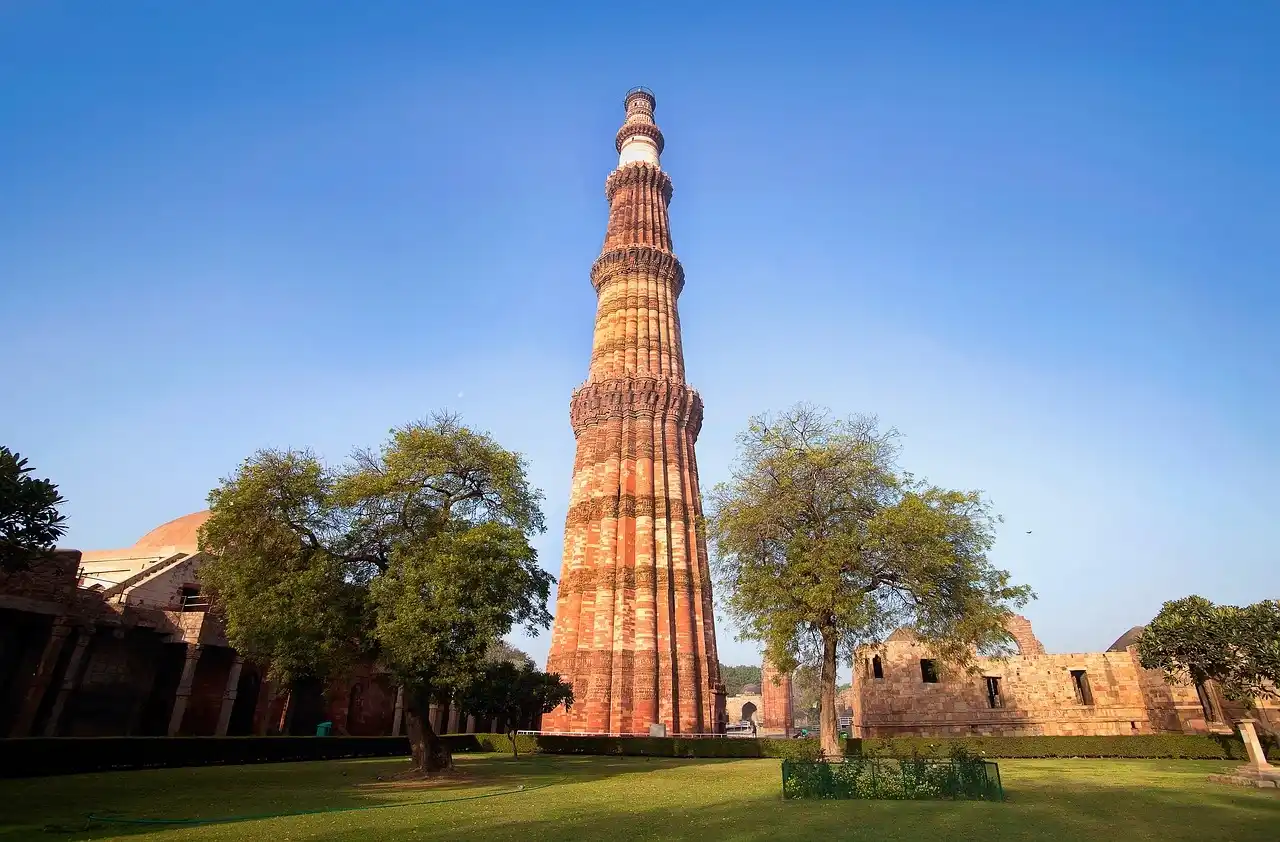 Qutub Minar – Historic Marvel Among the Top 10 Must Visit Places in Delhi